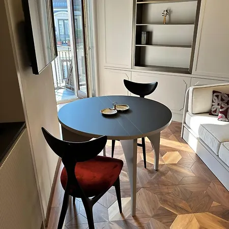 Penthouse In Piazza Duse, Palestro Apartament