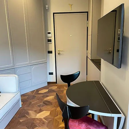Apartament Penthouse In Piazza Duse, Palestro Mediolan