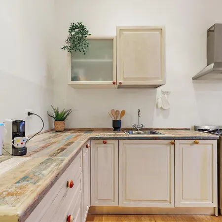 Milan's Navigli Nest * Mediolan