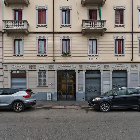 Milan's Navigli Nest Apartament