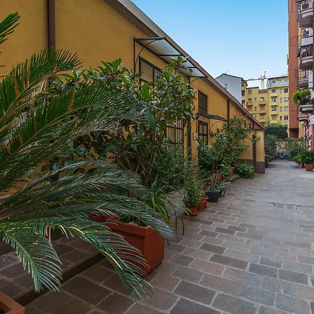 Milan's Navigli Nest Apartman *