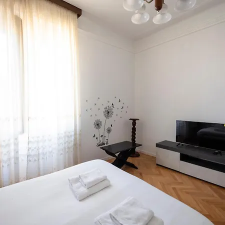 Moderno Trilocale In Zona Navigli *