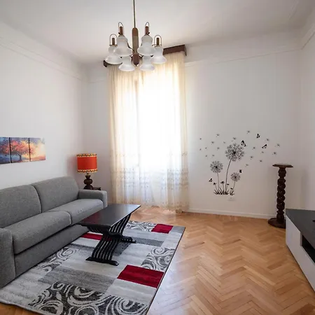 Moderno Trilocale In Zona Navigli Mediolan
