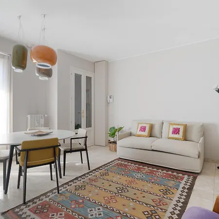 Arco Della Pace - Ampio Bilocale *