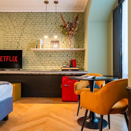 Guesthost - Brera Exclusive And 4*