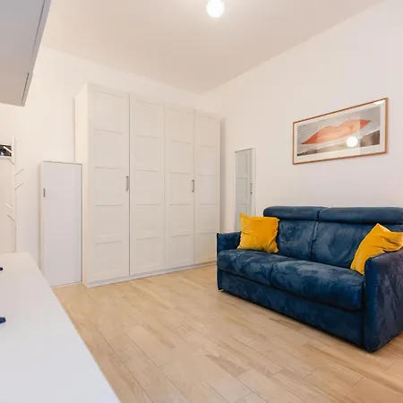 Bacio Di Velluto Vicino Metro ميلان