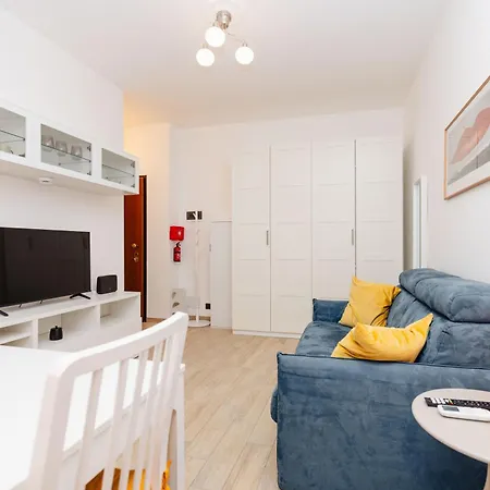 Bacio Di Velluto Vicino Metro * Mediolan