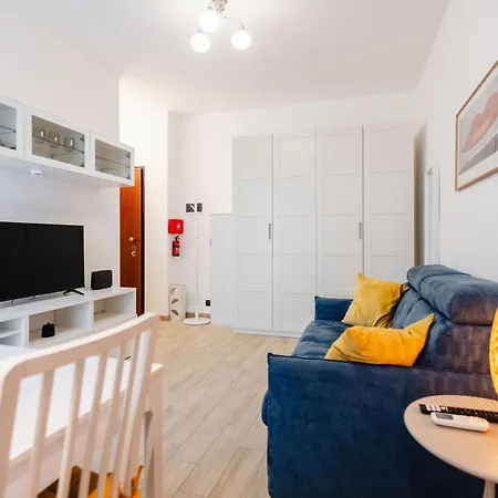 Bacio Di Velluto Vicino Metro * Mediolan