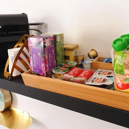 Charming In The Heart Of China Town Apartment