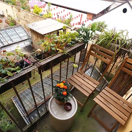 Charming In The Heart Of China Town Apartment