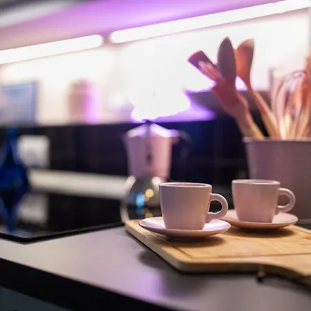 Station Design - 2 Apts With Private Parking And 1 With Balcony -no Box- Town Homes 公寓