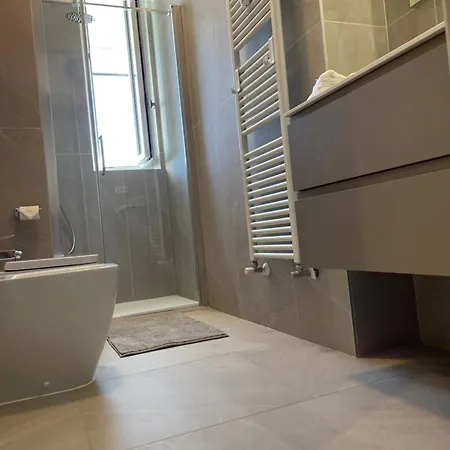 New 2 Bedroom In Navigli With A Great View! * Milão