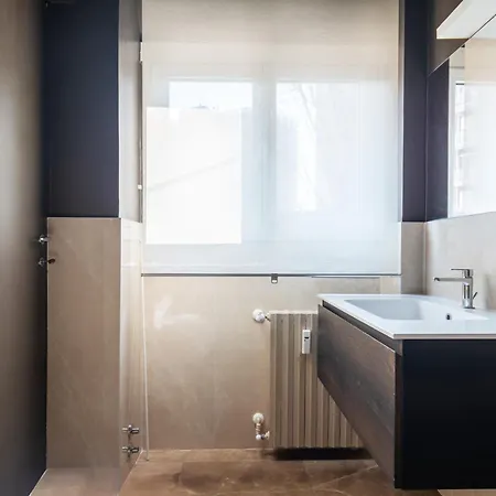Spacious And Bright In The Center Apartment *