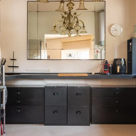 Spacious And Bright In The Center Apartment *