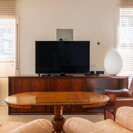 Spacious And Bright In The Center Milaan