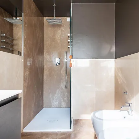 Spacious And Bright In The Center Lejlighed Milano