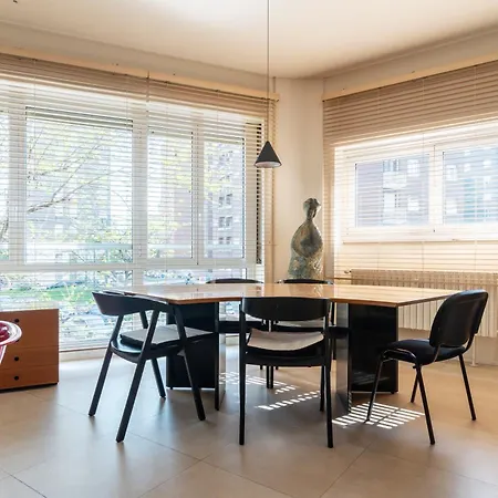 Spacious And Bright In The Center Apartment Milan
