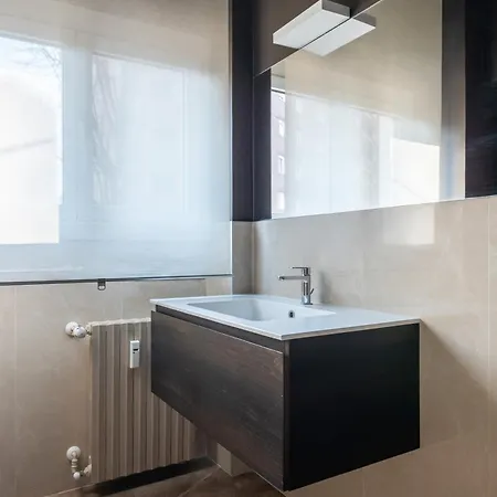 Spacious And Bright In The Center Apartment *