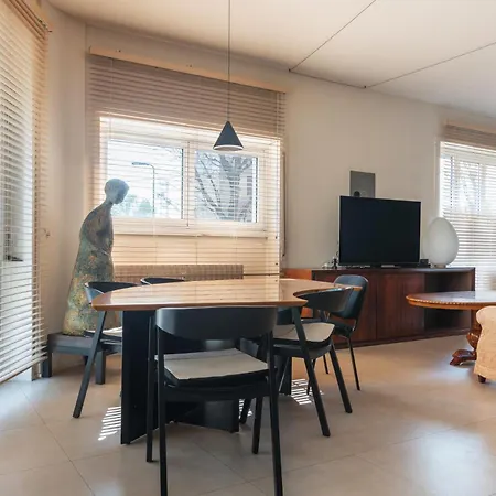 Spacious And Bright In The Center Apartment