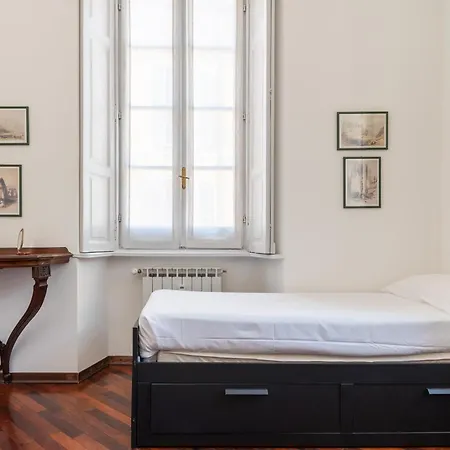 Spacious And Bright Three-room Just Few Steps From The Duomo * Milano