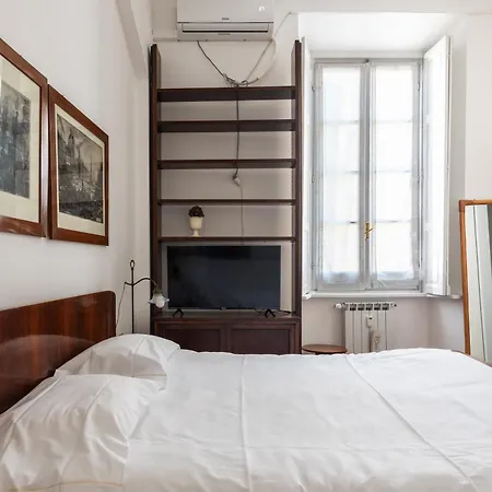 Spacious And Bright Three-room Just Few Steps From The Duomo * Milano