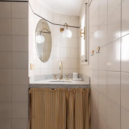 Spacious And Bright Three-room Just Few Steps From The Duomo * Milano