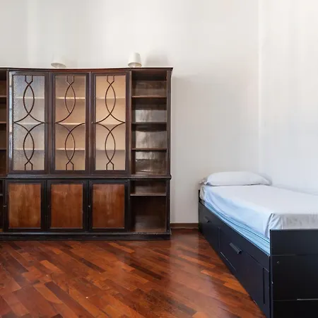 Spacious And Bright Three-room Just Few Steps From The Duomo Appartamento Milano