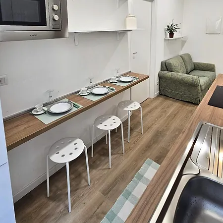 Elegant Two-bedroom In The Heart Of Porta Romana, 2 Minutes From The Metro, With Easy Access To Qc Terme And The Duomo Apartment