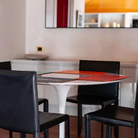 Penthouse With Panoramic Terrace - Design And Luxury Apartament Mediolan