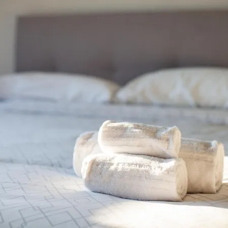 Iconic Luxury Penthouse In The Heart Of *