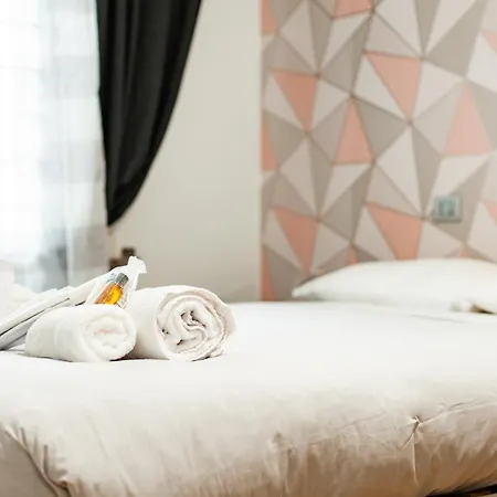 Design & Luxury With Garden In San Senatore Apartment