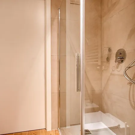 Apartment Warm In Decor I