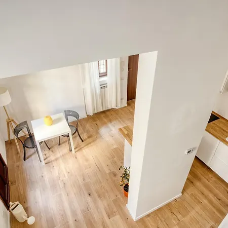 Apartment Warm In Decor I
