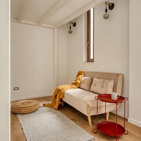 Apartment Warm In Decor I Milan
