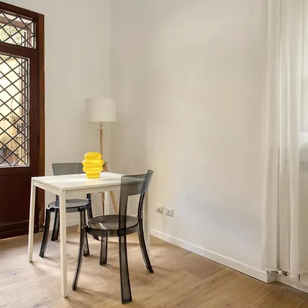 Apartment Warm In Decor I