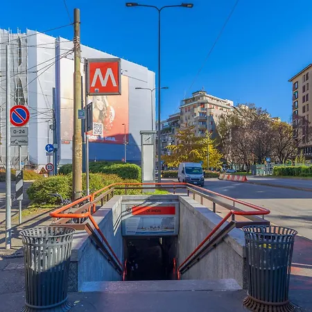 Welchome, Милан
