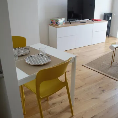 Apartment La Milanese Isola - Modern Flat Next To Metro Milan