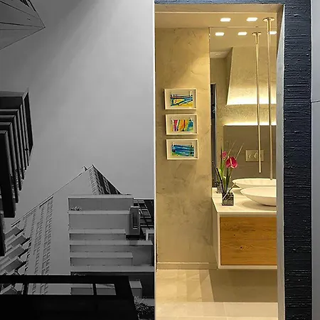 Luxury Art & Chromotherapy Downtown - Free Parking *