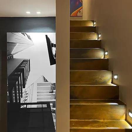 Luxury Art & Chromotherapy Downtown - Free Parking Apartment