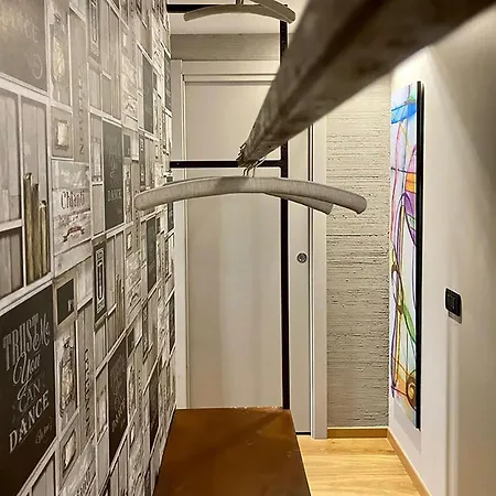Luxury Art & Chromotherapy Downtown - Free Parking Apartment Mailand
