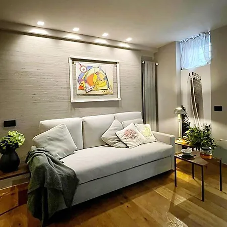 Luxury Art & Chromotherapy Downtown - Free Parking Apartment *