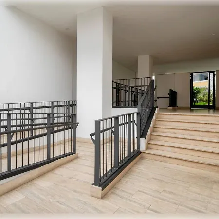 Moderno Bilocale Con Ampio Balcone Daire Milano