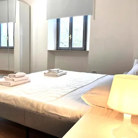 Elegant Two-bedroom In The Heart Of Porta Romana, 2 Minutes From The Metro, With Easy Access To Qc Terme And The Duomo Milan