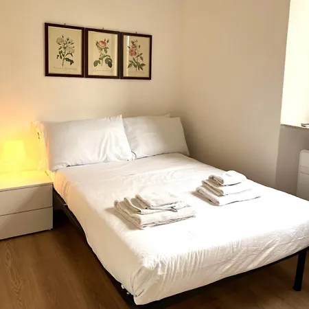 Elegant Two-bedroom In The Heart Of Porta Romana, 2 Minutes From The Metro, With Easy Access To Qc Terme And The Duomo * Milan