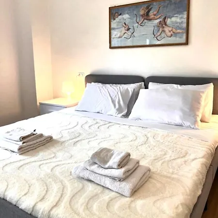 Elegant Two-bedroom In The Heart Of Porta Romana, 2 Minutes From The Metro, With Easy Access To Qc Terme And The Duomo