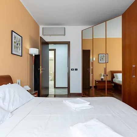 Lovely 15m From Duomo M1 Апартаменты *