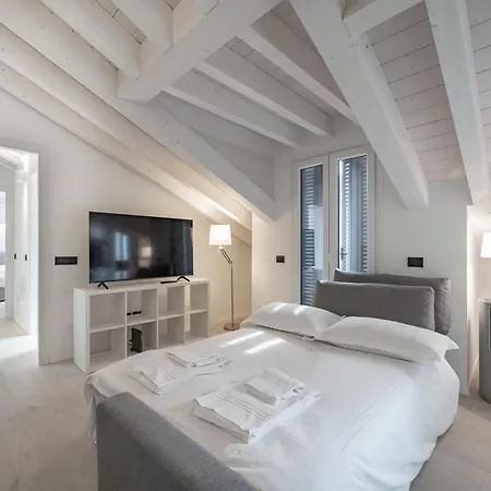 10 Min Walk From Prada, Bocconi And Metro Mediolan