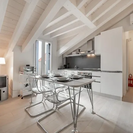 10 Min Walk From Prada, Bocconi And Metro Milano