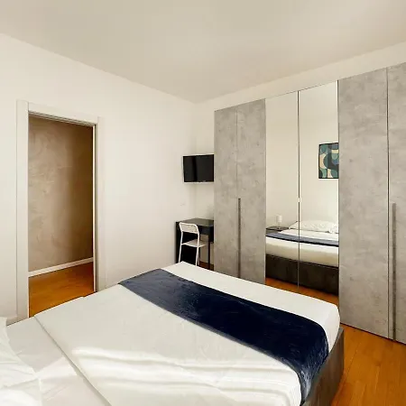 8th Floor - View Apartman Milánó