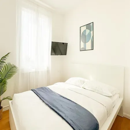 8th Floor - View Milánó